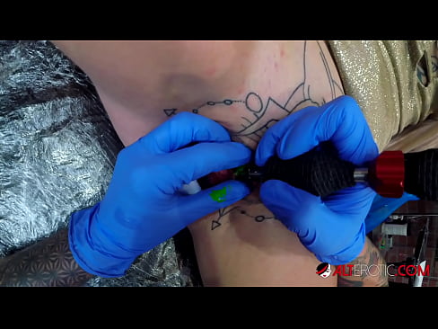 ❤️ Äärimmäisen tatuoitu hottie Sully Savage sai tatuoinnin klitorikseen ❤️❌ Vittu video at us fi.kanalmoscow.ru